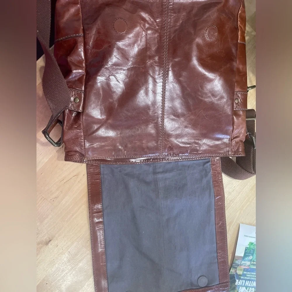 Fossil Brand Brown Leather Messenger Briefcase Travel Transit Bag Over Shoulder